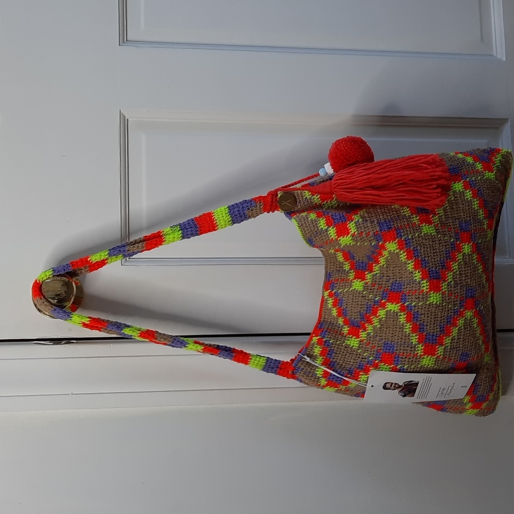 Among Equals Highlands Bilum Shoulder Bag - Picture 3 of 8